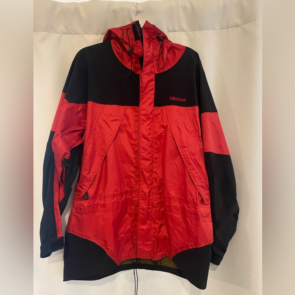 Vintage Marmot snowboarding jacket
Size Medium men’s.